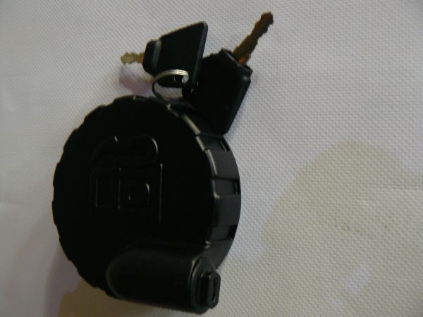 Кришка паливного бака 123/05892>>268/40199>>268/40152 Кришка паливного бака 123/05892>>268/40199>>268/40152