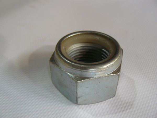 Гайка 826/01714>>826/01207 Гайка 826/01714>>826/01207