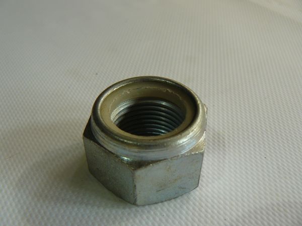 Гайка 826/01714>>826/01207 Гайка 826/01714>>826/01207